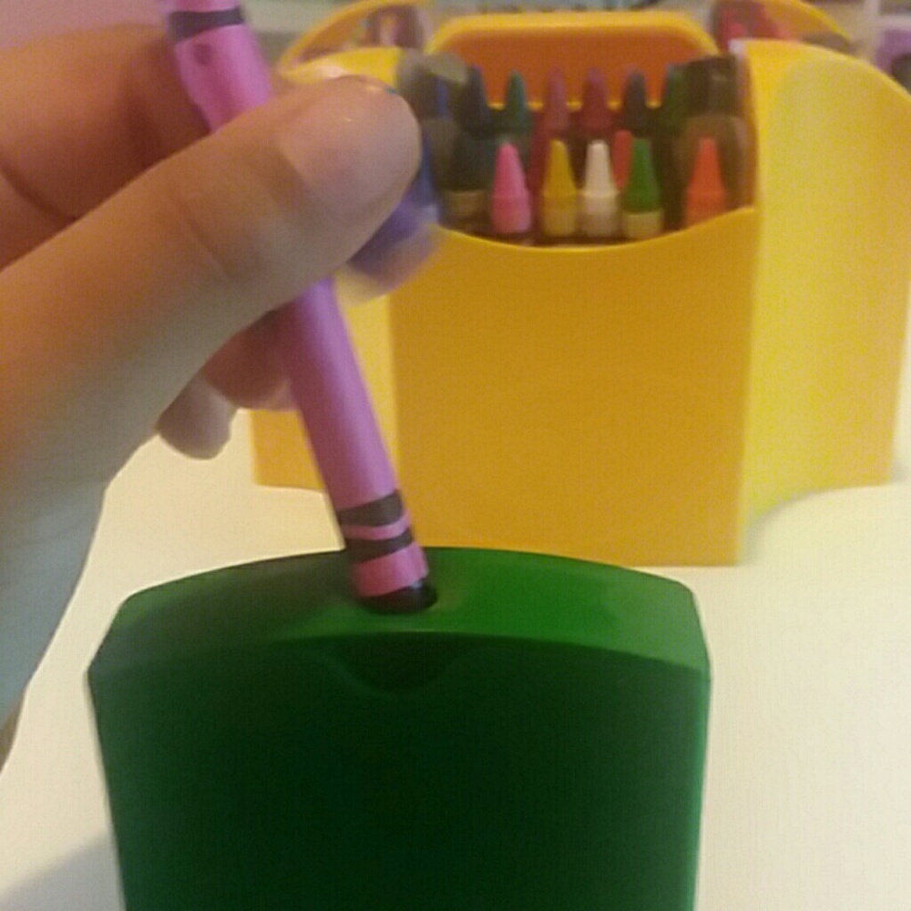 Crayns - Picture 2 of 2